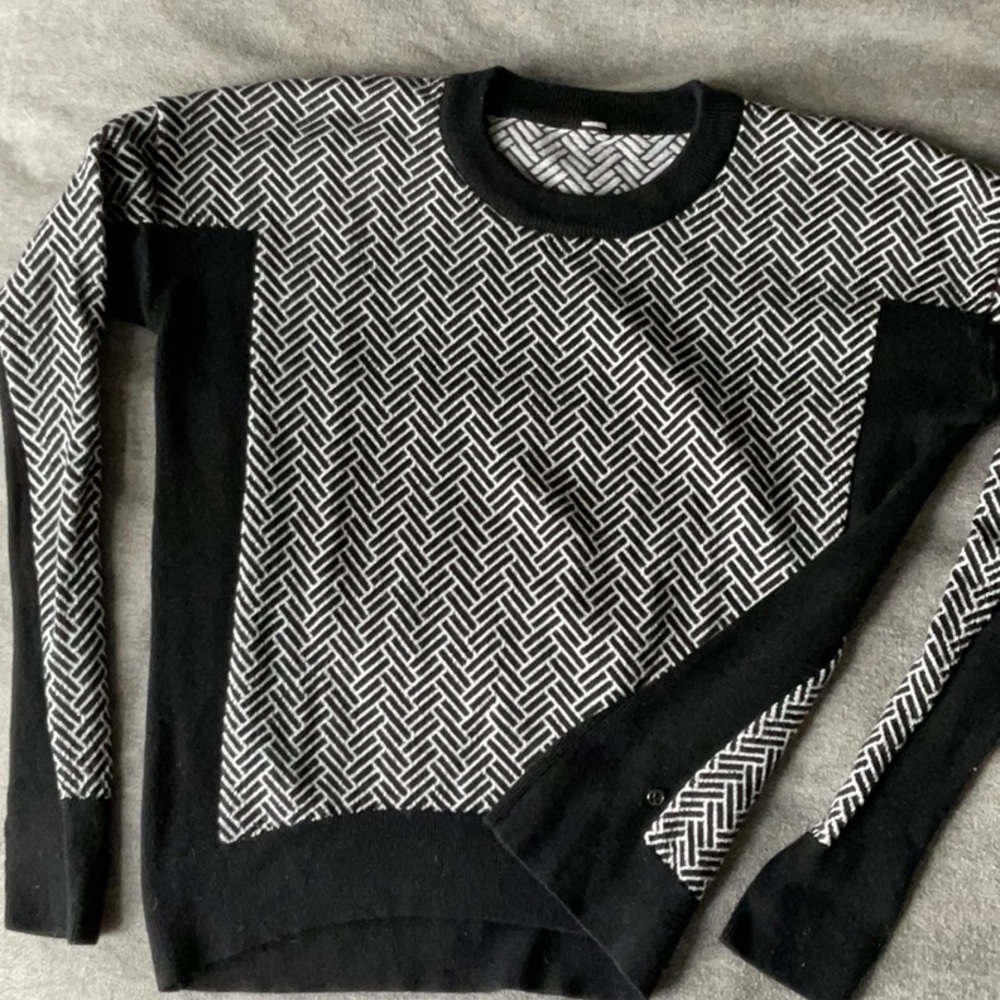 Lululemon sweater, size 6